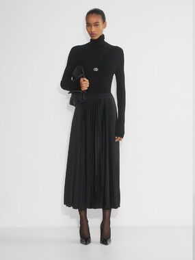 [Brand New] Babaton Maido Satin Pleated Skirt (Size XS)